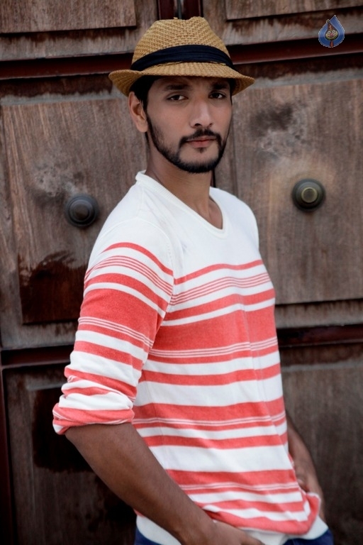 Ivan Thanthiran Tamil Movie Stills - 29 / 31 photos