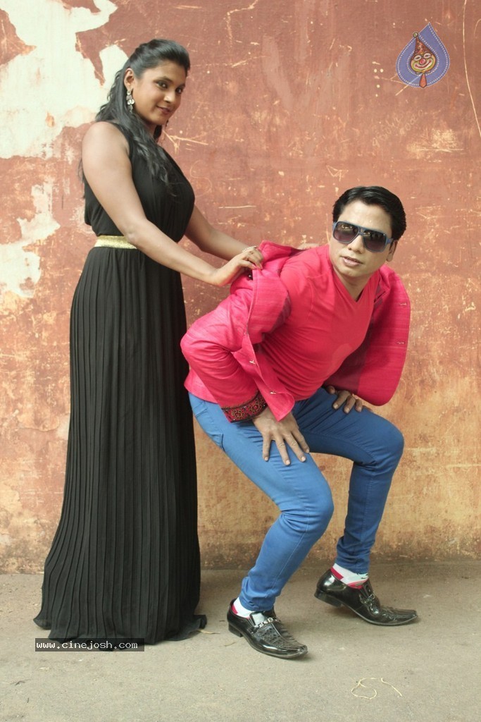 Iyakkunar Tamil Movie Stills - 13 / 86 photos