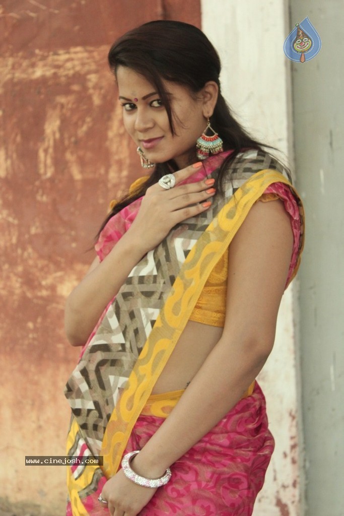 Iyakkunar Tamil Movie Stills - 24 / 86 photos