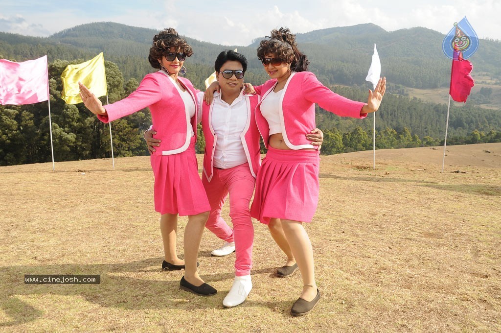 Iyakkunar Tamil Movie Stills - 37 / 86 photos