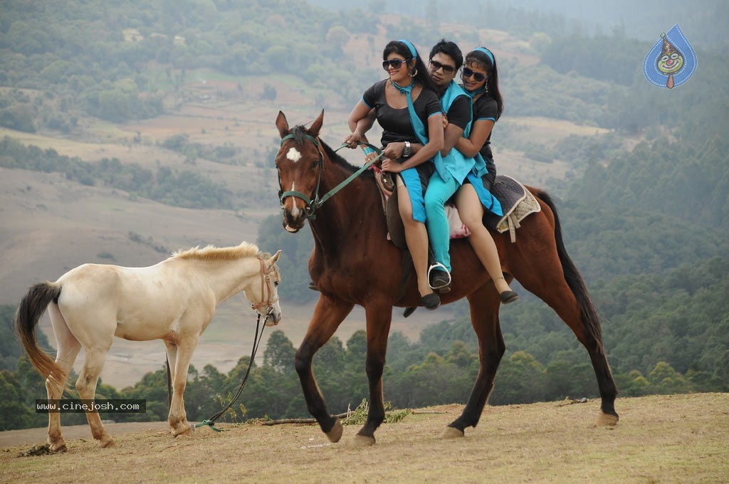 Iyakkunar Tamil Movie Stills - 53 / 86 photos