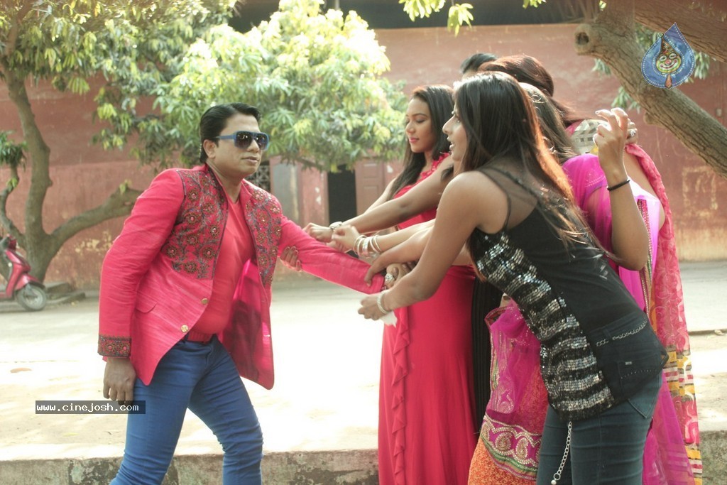 Iyakkunar Tamil Movie Stills - 56 / 86 photos