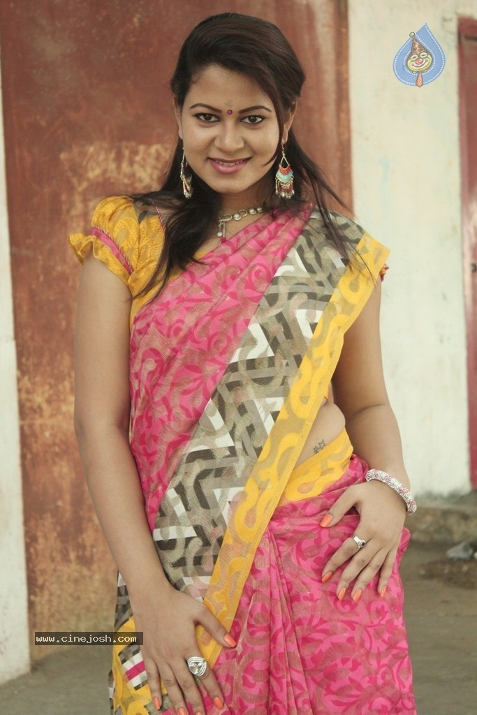 Iyakkunar Tamil Movie Stills - 60 / 86 photos