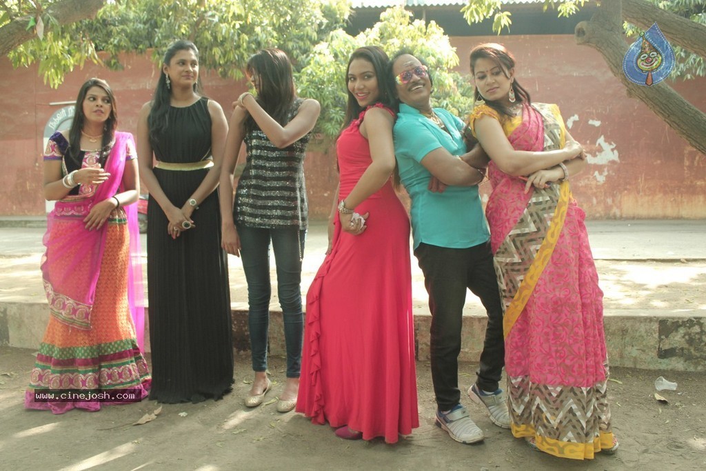 Iyakkunar Tamil Movie Stills - 61 / 86 photos