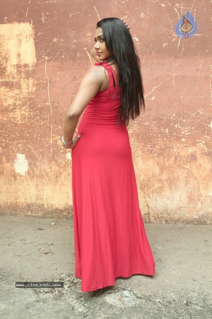 Iyakkunar Tamil Movie Stills - 83 / 86 photos