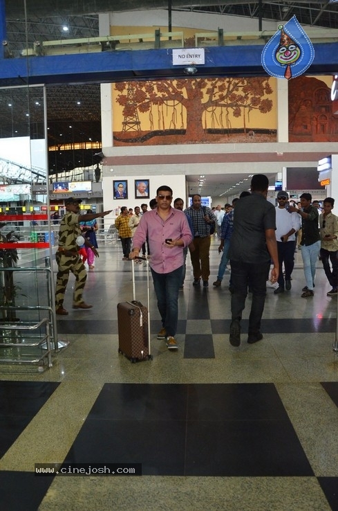Jaanu Team at Vizag Airport - 5 / 17 photos
