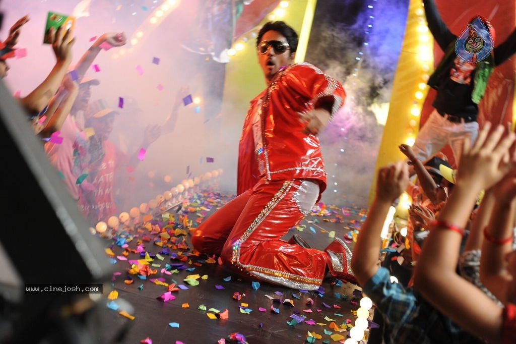 Jabardasth Movie Stills n Walls - 13 / 38 photos