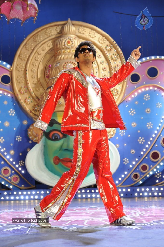 Jabardasth Movie Stills n Walls - 18 / 38 photos