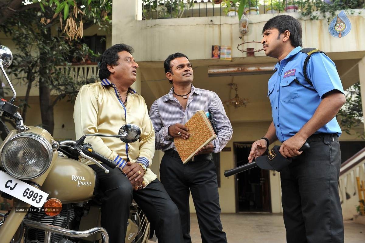 Jadoogadu Movie Stills n Walls - 9 / 51 photos