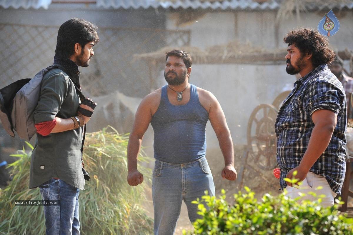 Jadoogadu Movie Stills n Walls - 36 / 51 photos