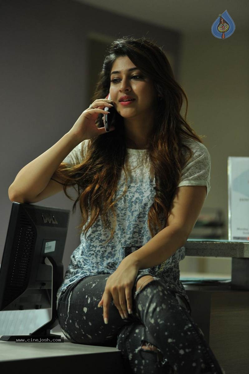 Jadoogadu Movie Stills n Walls - 42 / 51 photos