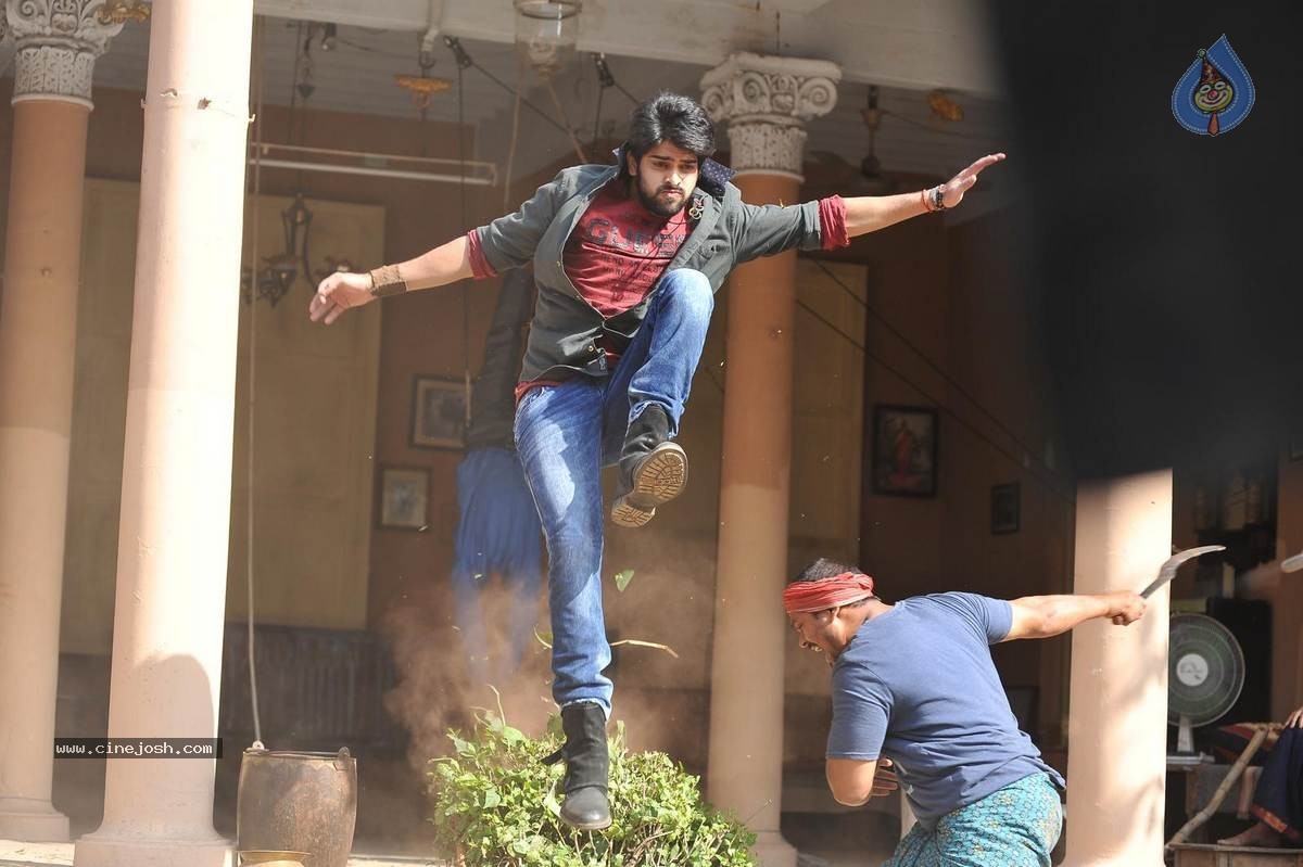 Jadoogadu Movie Stills n Walls - 44 / 51 photos