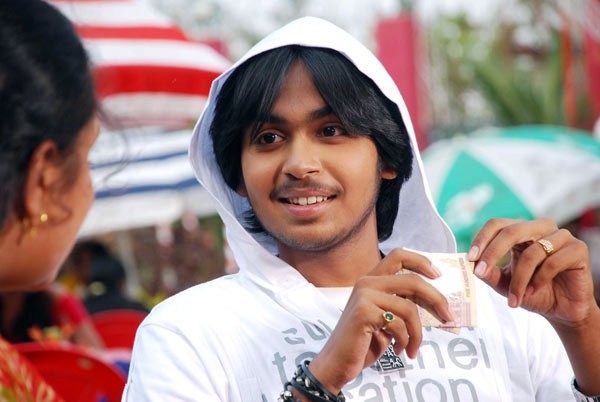 Jalak Movie Stills - 5 / 17 photos