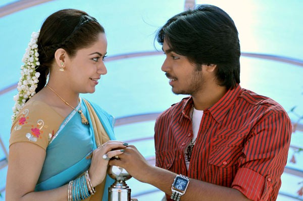 Jalak Movie Stills - 11 / 17 photos