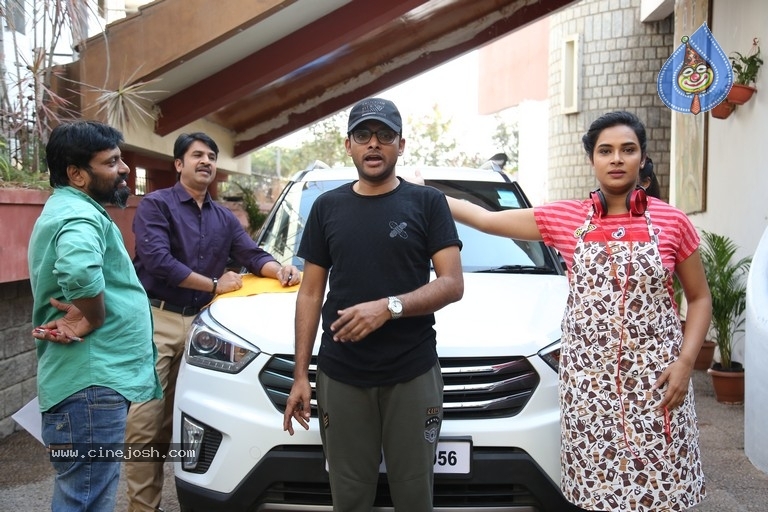 Jambalakidi Pamba Movie Working Stills - 5 / 10 photos