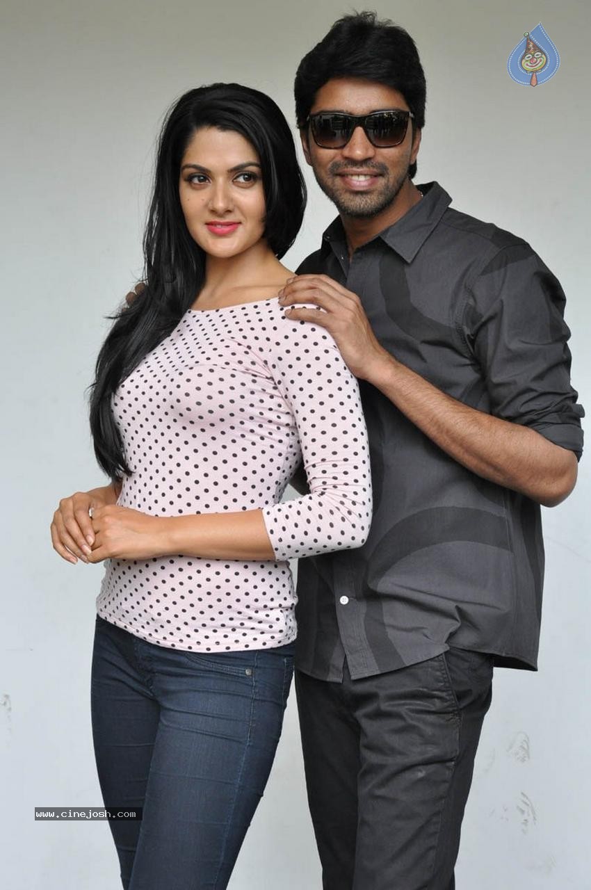 James Bond Movie New Photos - 12 / 32 photos