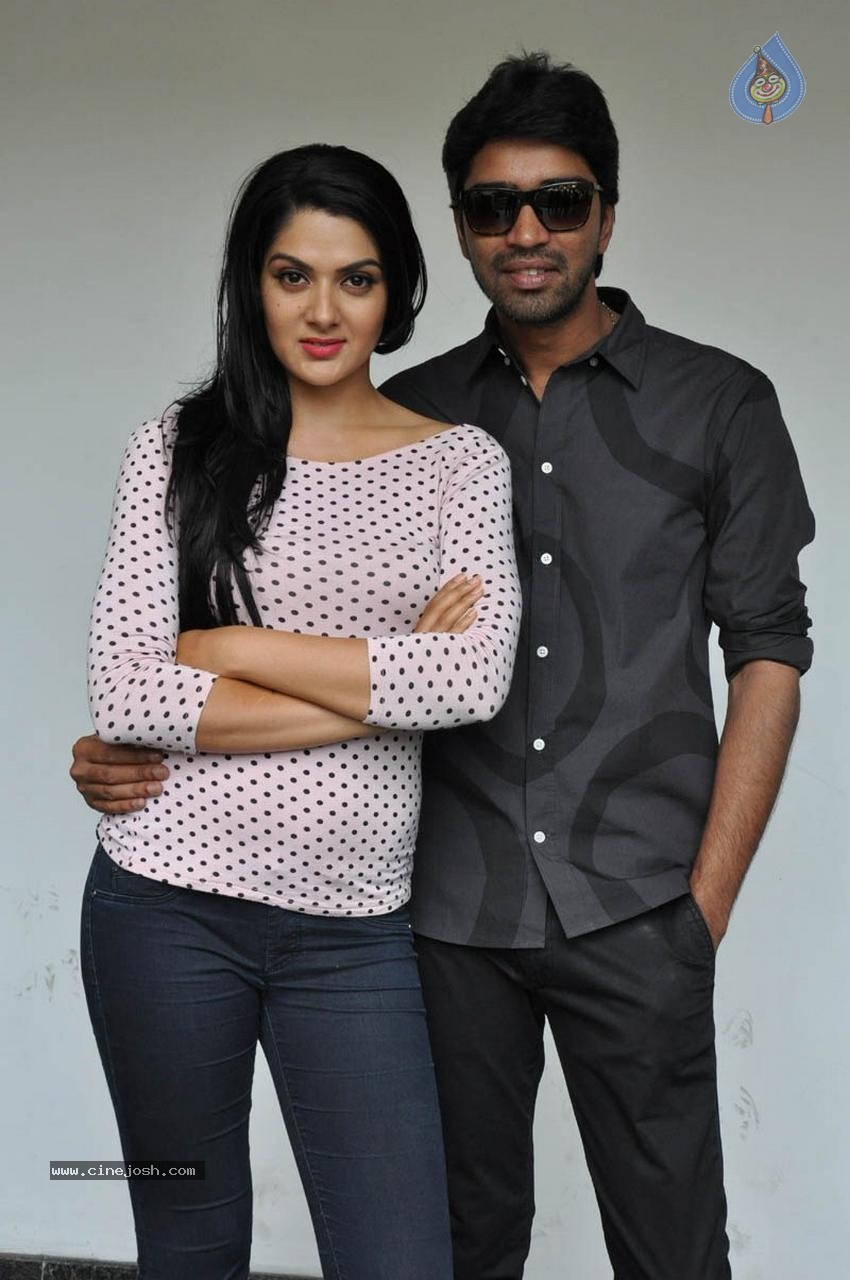 James Bond Movie New Photos - 20 / 32 photos