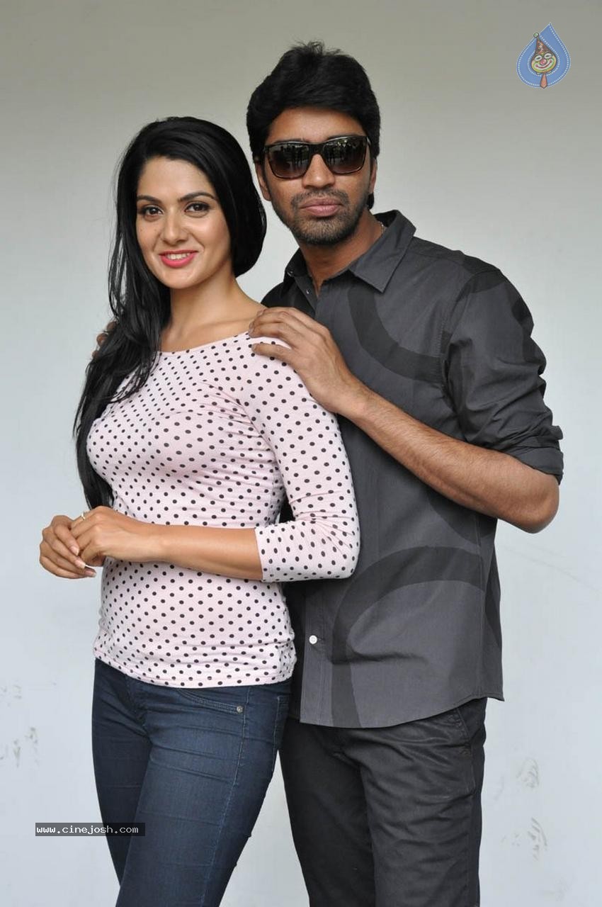 James Bond Movie New Photos - 30 / 32 photos