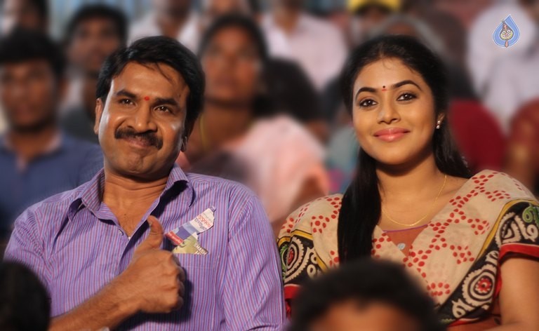 Jayammu Nischayammuraa Photos - 2 / 6 photos