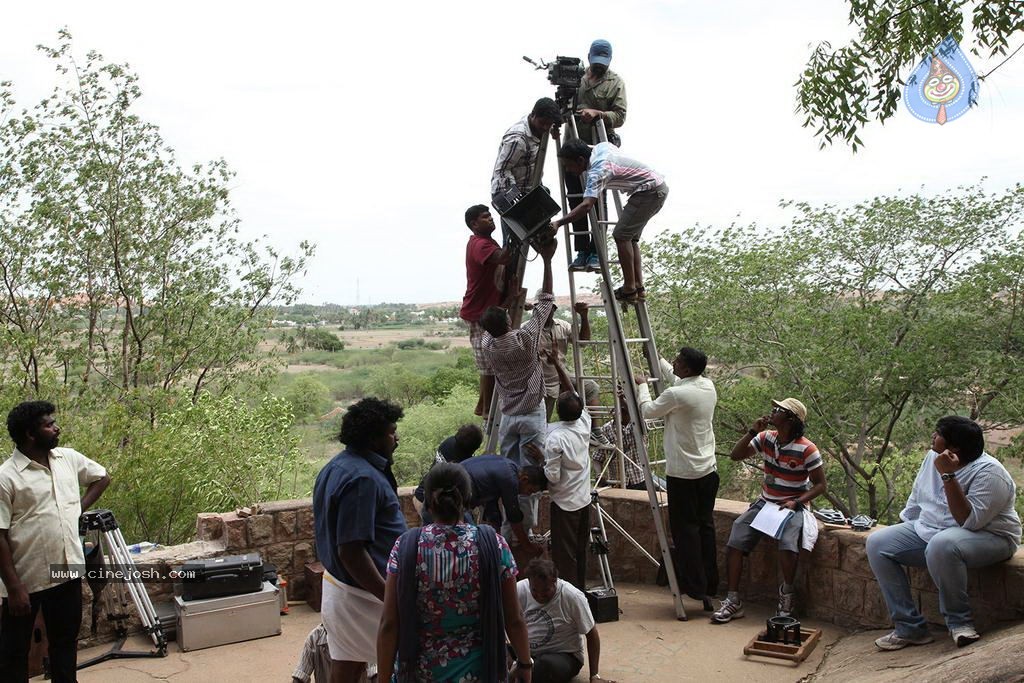 Jigarthanda Tamil Movie Stills - 2 / 79 photos