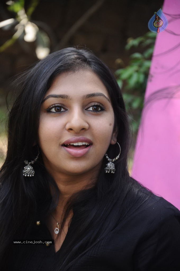 Jigarthanda Tamil Movie Stills - 30 / 79 photos