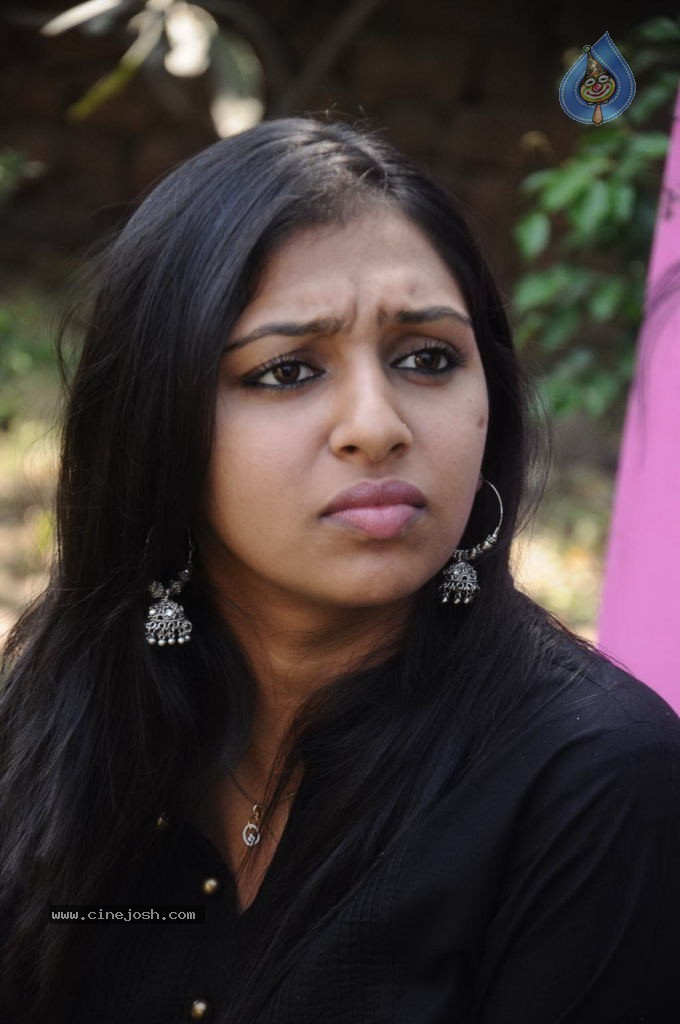 Jigarthanda Tamil Movie Stills - 35 / 79 photos