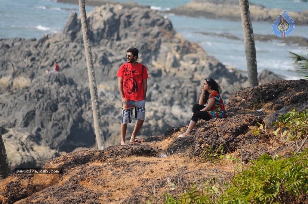 JK Enum Nanbanin Vaazhkai Tamil Movie Stills - 14 / 90 photos