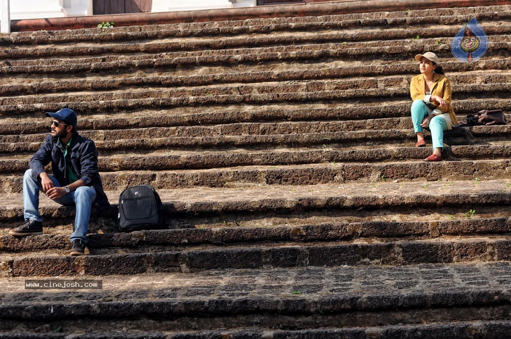 JK Enum Nanbanin Vaazhkai Tamil Movie Stills - 20 / 90 photos