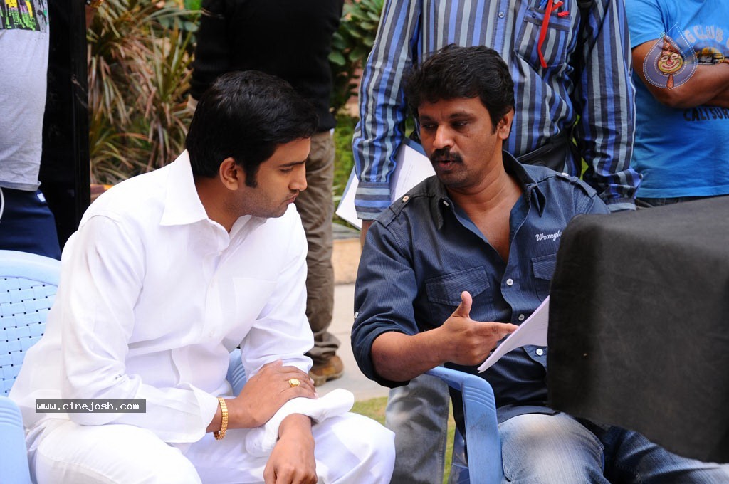 JK Enum Nanbanin Vaazhkai Tamil Movie Stills - 24 / 90 photos