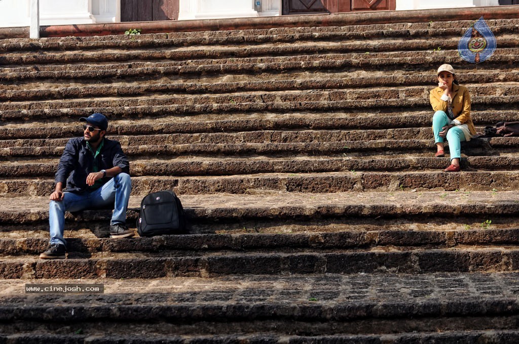 JK Enum Nanbanin Vaazhkai Tamil Movie Stills - 32 / 90 photos