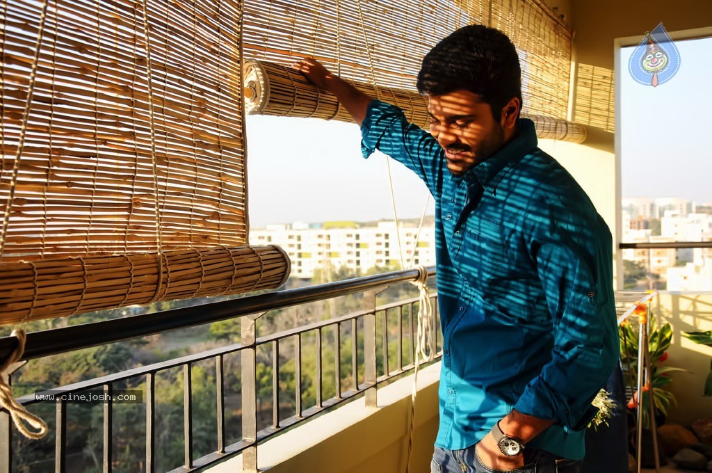 JK Enum Nanbanin Vaazhkai Tamil Movie Stills - 37 / 90 photos