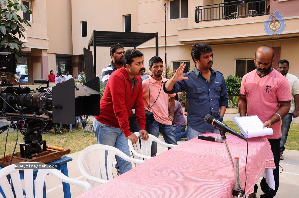 JK Enum Nanbanin Vaazhkai Tamil Movie Stills - 50 / 90 photos