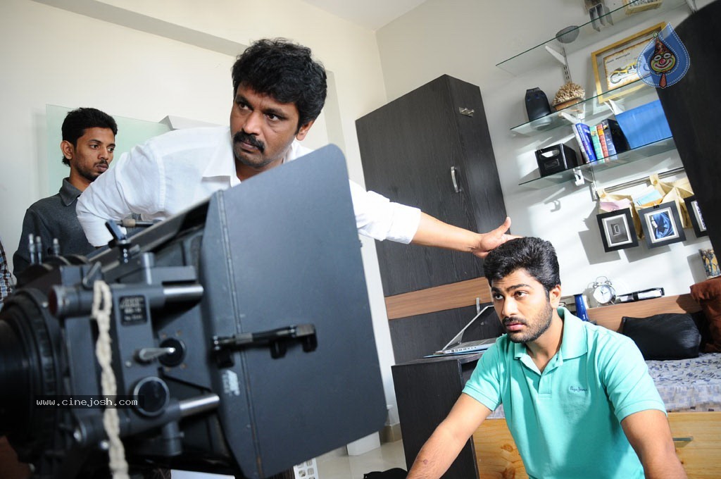 JK Enum Nanbanin Vaazhkai Tamil Movie Stills - 62 / 90 photos