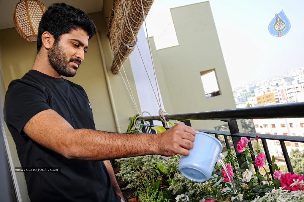 JK Enum Nanbanin Vaazhkai Tamil Movie Stills - 68 / 90 photos