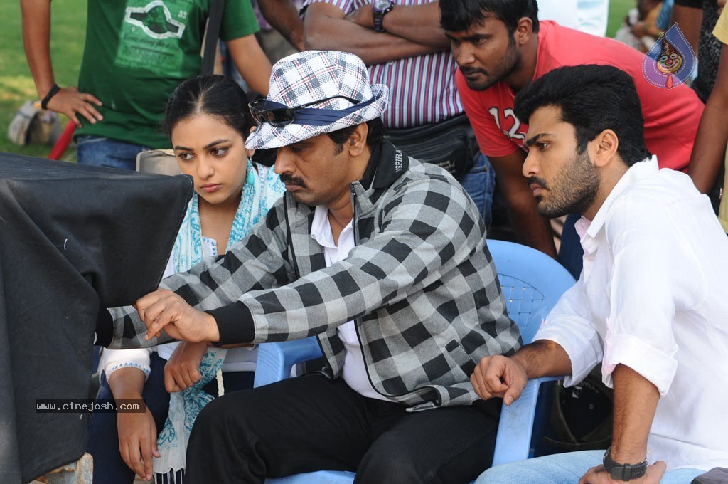 JK Enum Nanbanin Vaazhkai Tamil Movie Stills - 69 / 90 photos