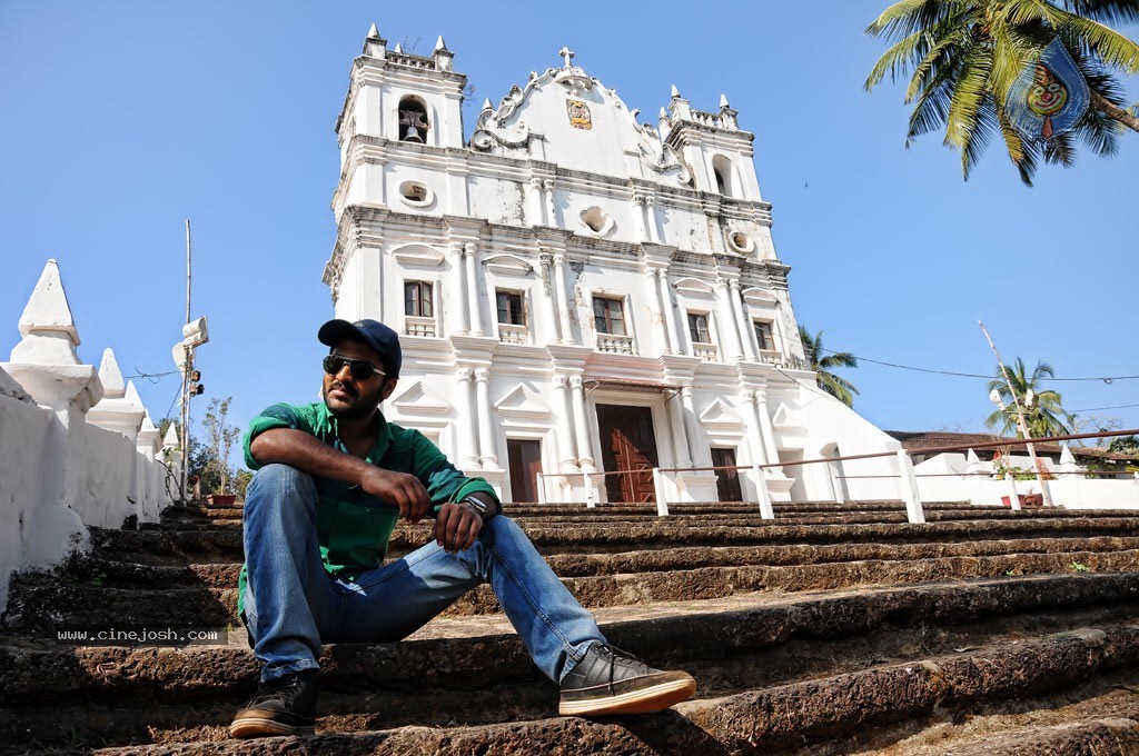 JK Enum Nanbanin Vaazhkai Tamil Movie Stills - 71 / 90 photos