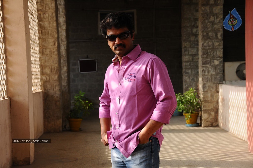 JK Enum Nanbanin Vaazhkai Tamil Movie Stills - 74 / 90 photos