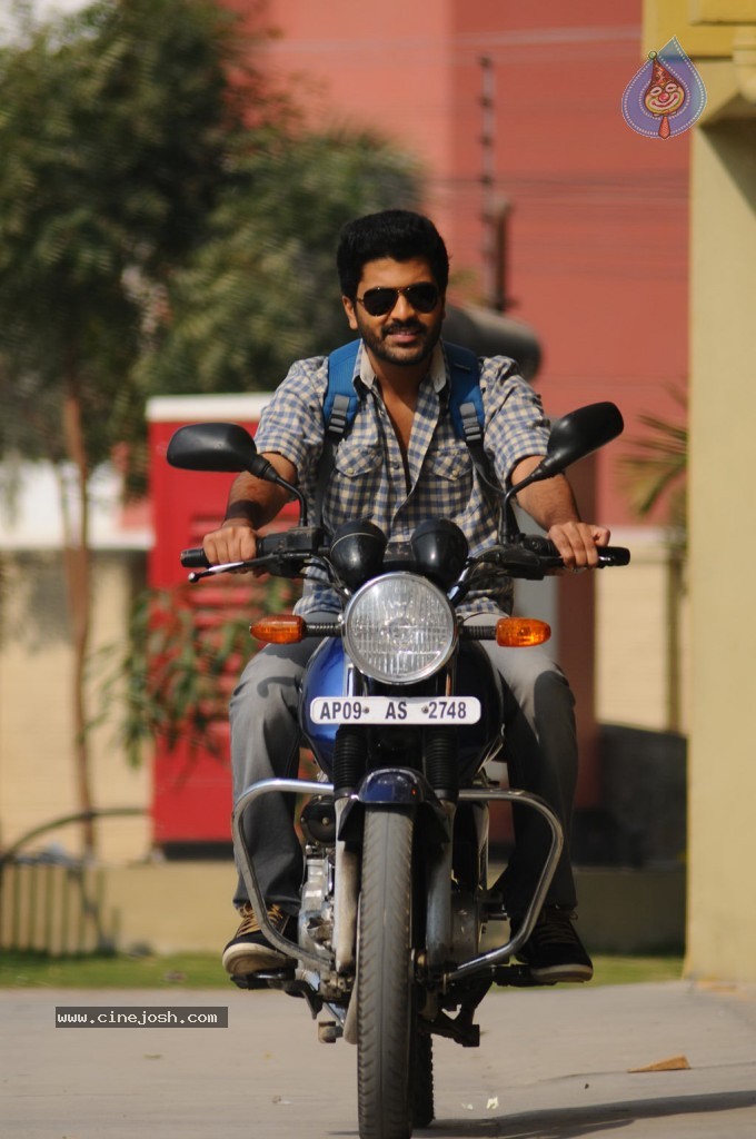 JK Enum Nanbanin Vaazhkai Tamil Movie Stills - 86 / 90 photos