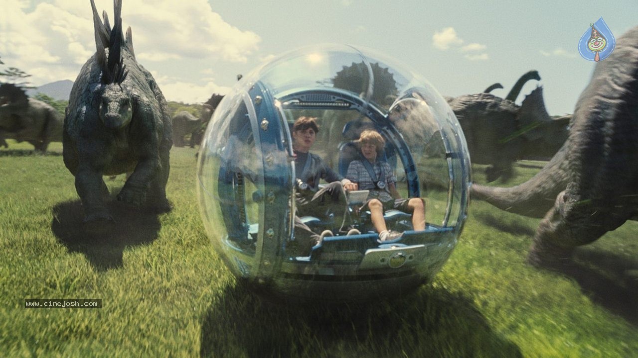 Jurassic World Movie Stills - 2 / 10 photos