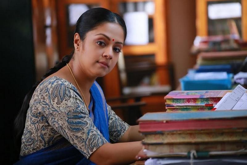 Jyothika Stills in 36 Vayadhinile Movie - 18 / 18 photos