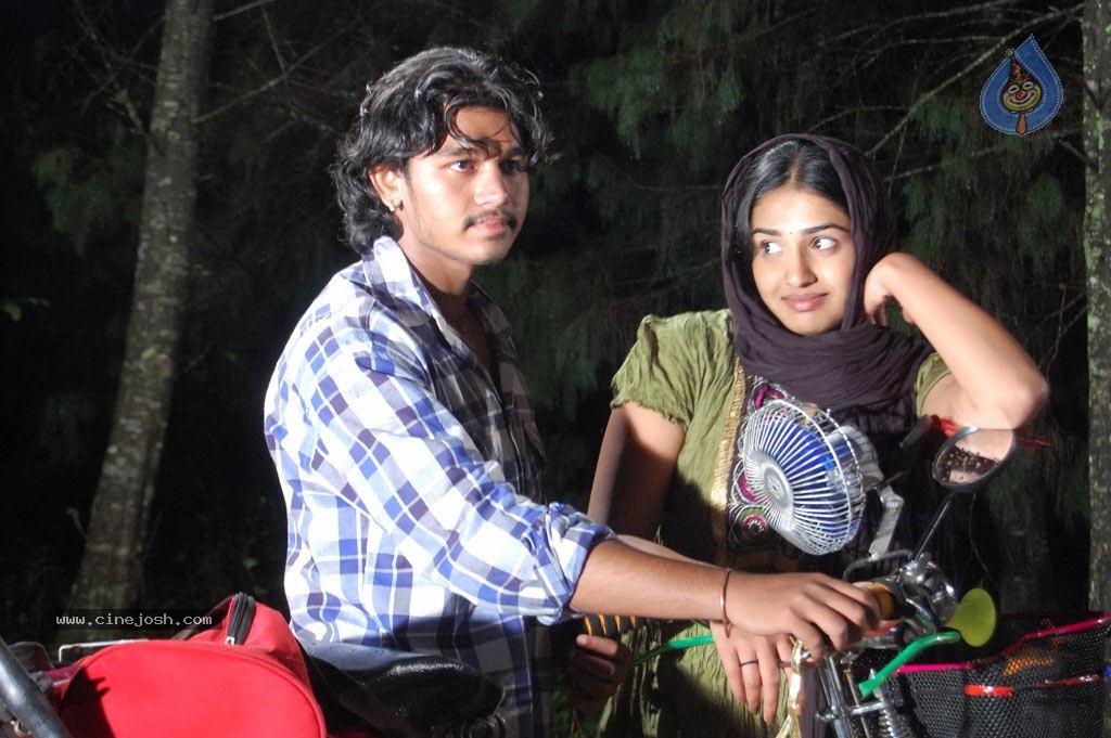 Kaadhal Paadhai Tamil Movie Stills - 28 / 75 photos