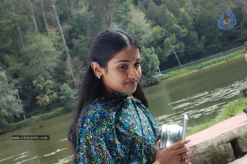 Kaadhal Paadhai Tamil Movie Stills - 32 / 75 photos