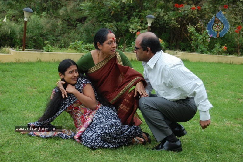 Kaadhal Paadhai Tamil Movie Wallpapers - 13 / 68 photos