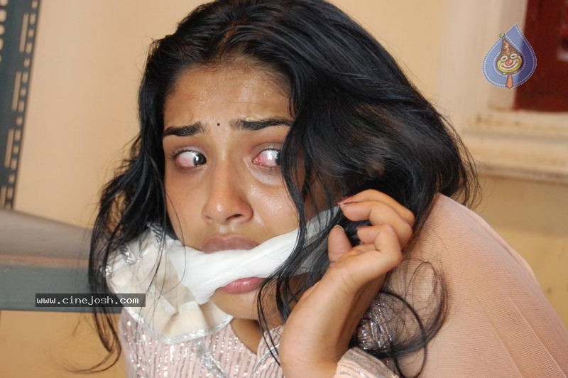 Kaadhal Paadhai Tamil Movie Wallpapers - 32 / 68 photos