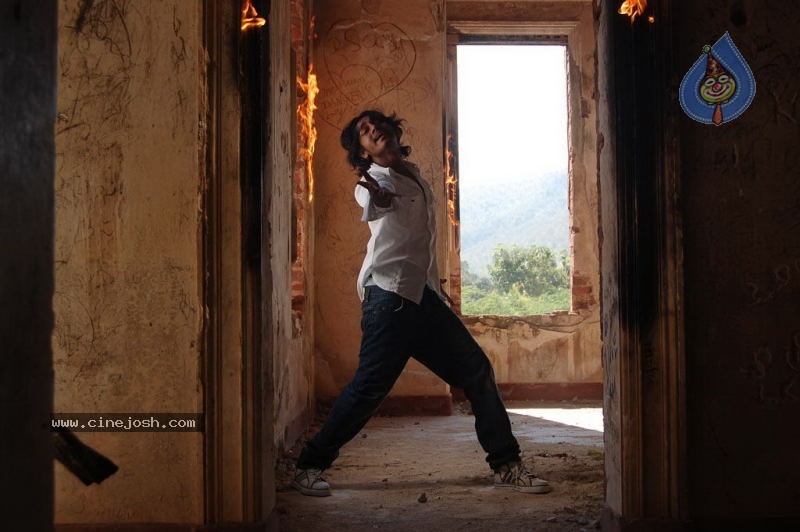 Kaadhal Paadhai Tamil Movie Wallpapers - 42 / 68 photos