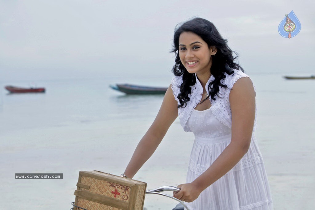 Kadal Tamil Movie PM and Stills - 7 / 43 photos