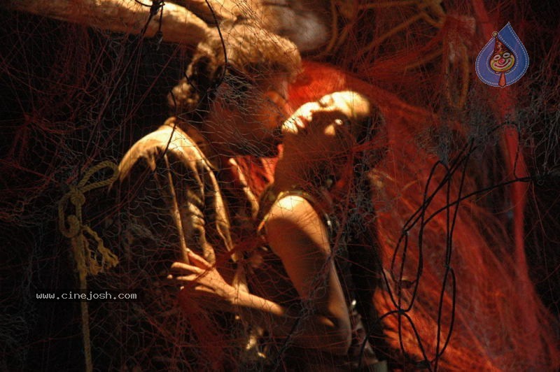 Kadhal Meipada Tamil Movie Stills - 35 / 39 photos