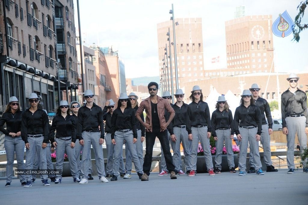 Kakki Sattai Tamil Movie Photos - 16 / 26 photos