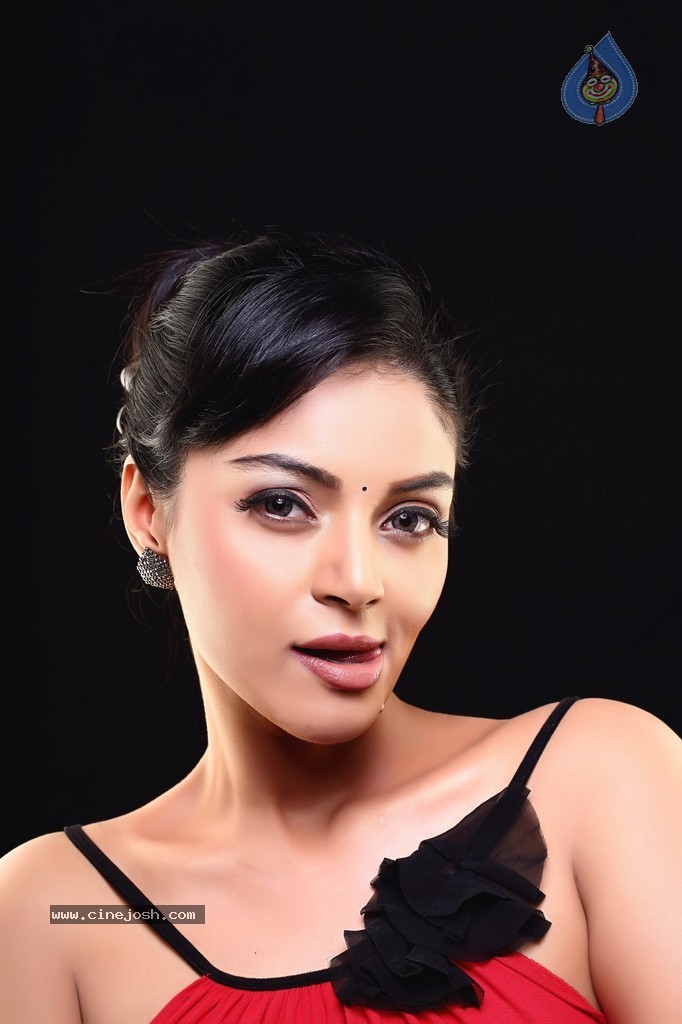 Kalai Vendhan Tamil Movie Stills - 34 / 64 photos