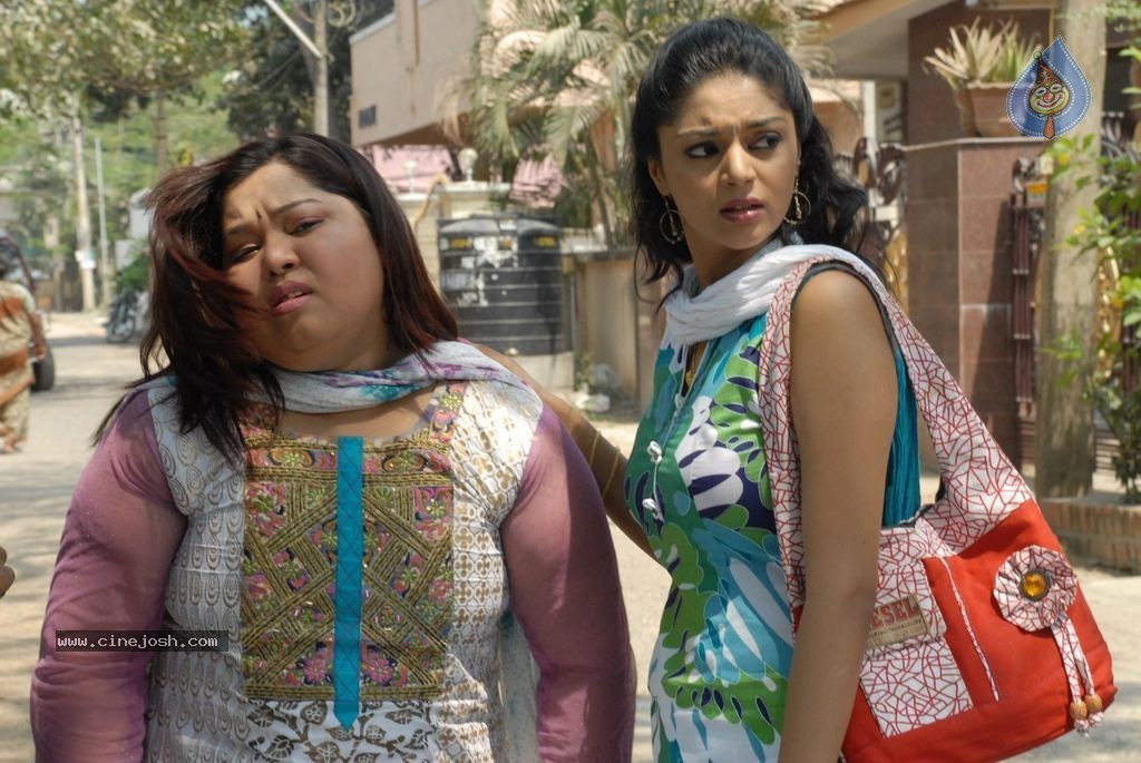 Kalai Vendhar Tamil Movie Stills - 28 / 50 photos